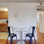 Quiet & Spacious Easy Check-in W&D Zencity